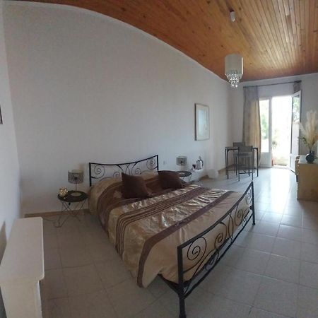 Bed and Breakfast Chez Isabelle Luri Экстерьер фото